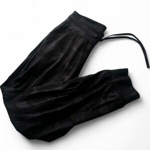 Lululemon camo Joggers size 4